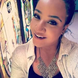 Meet your Posher, Desiree